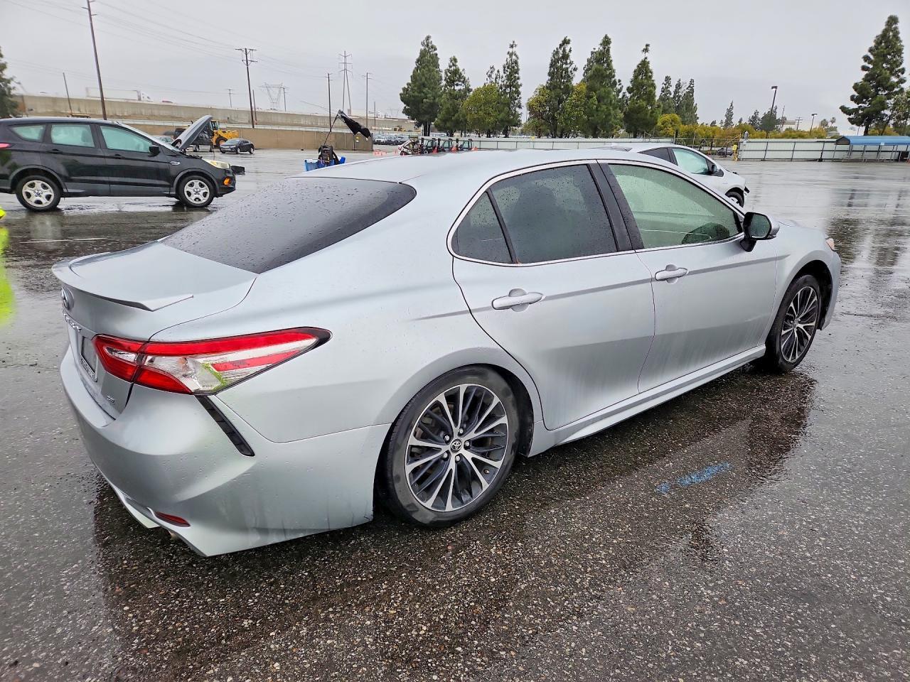 2018 Toyota Camry L - Фото 3