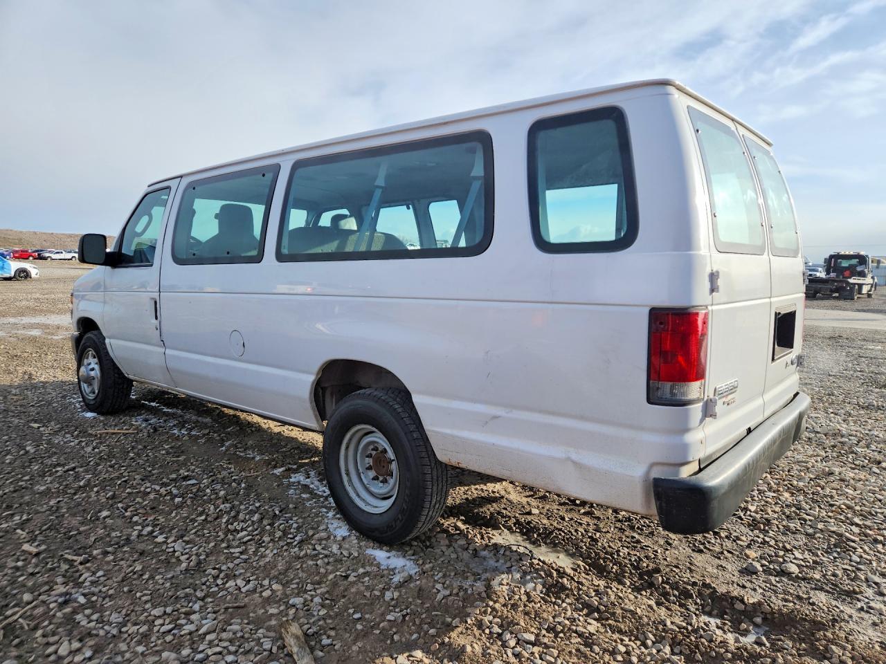 2009 Ford Econoline E350 Super Duty Wagon - Image 2