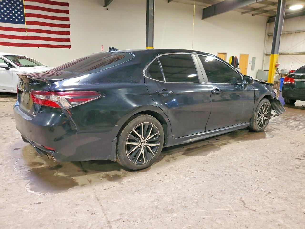 2021 Toyota Camry Se - Image 3