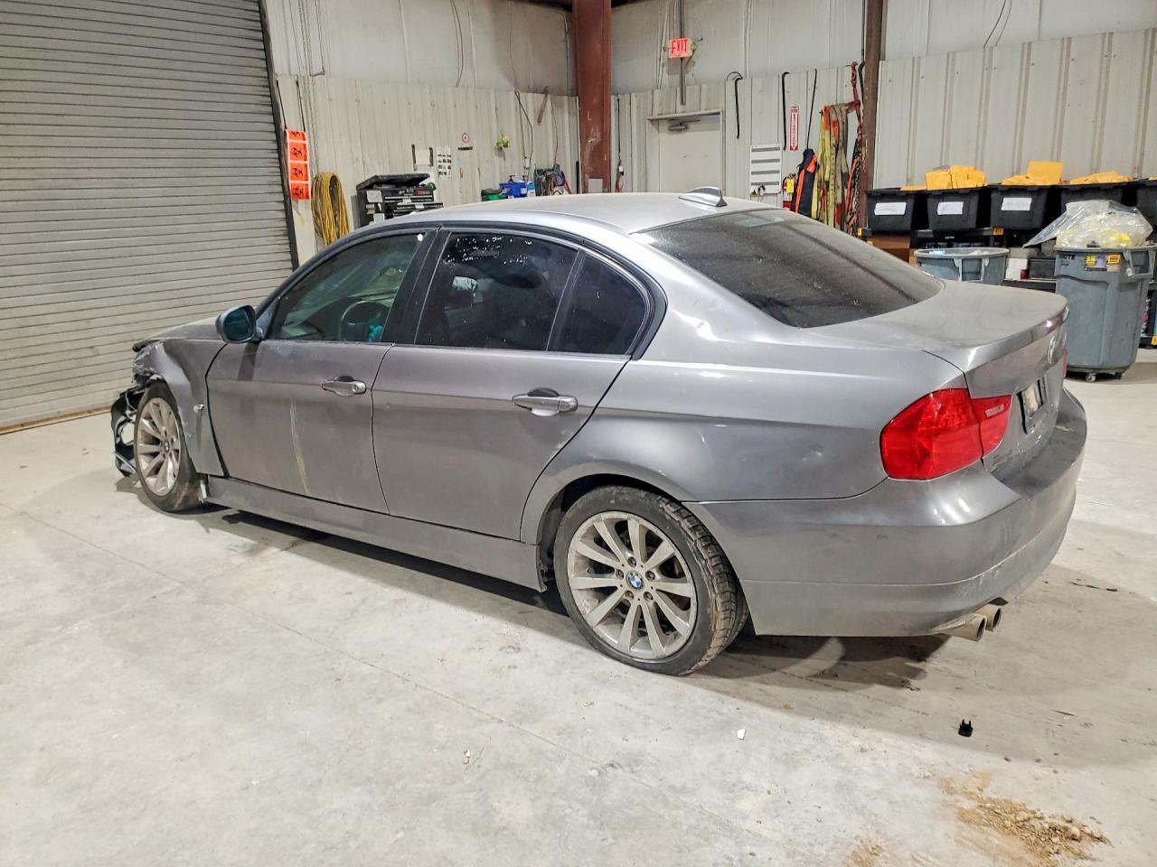 2011 BMW 328 I - Фото 2