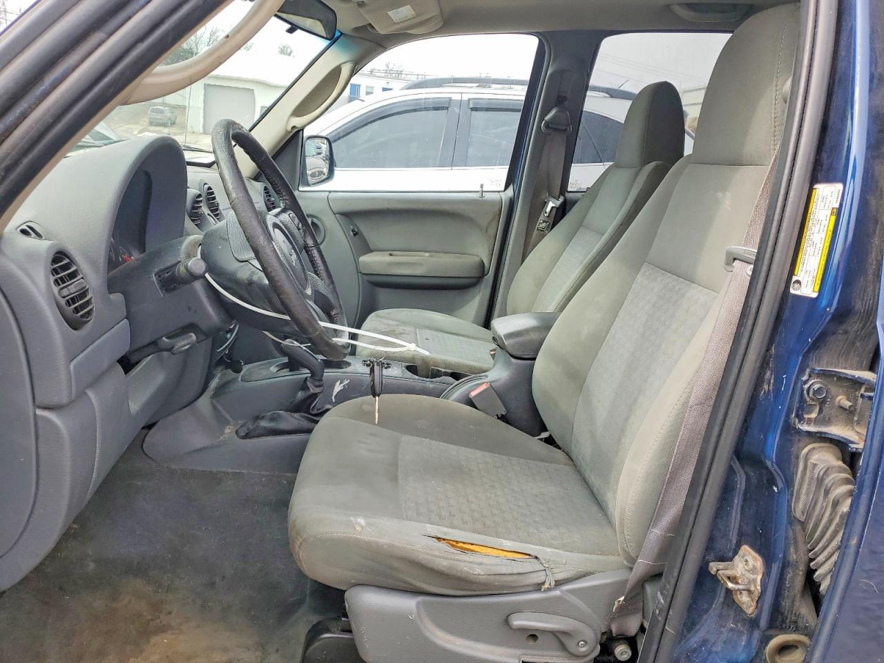 2005 Jeep Liberty Sport - Image 7
