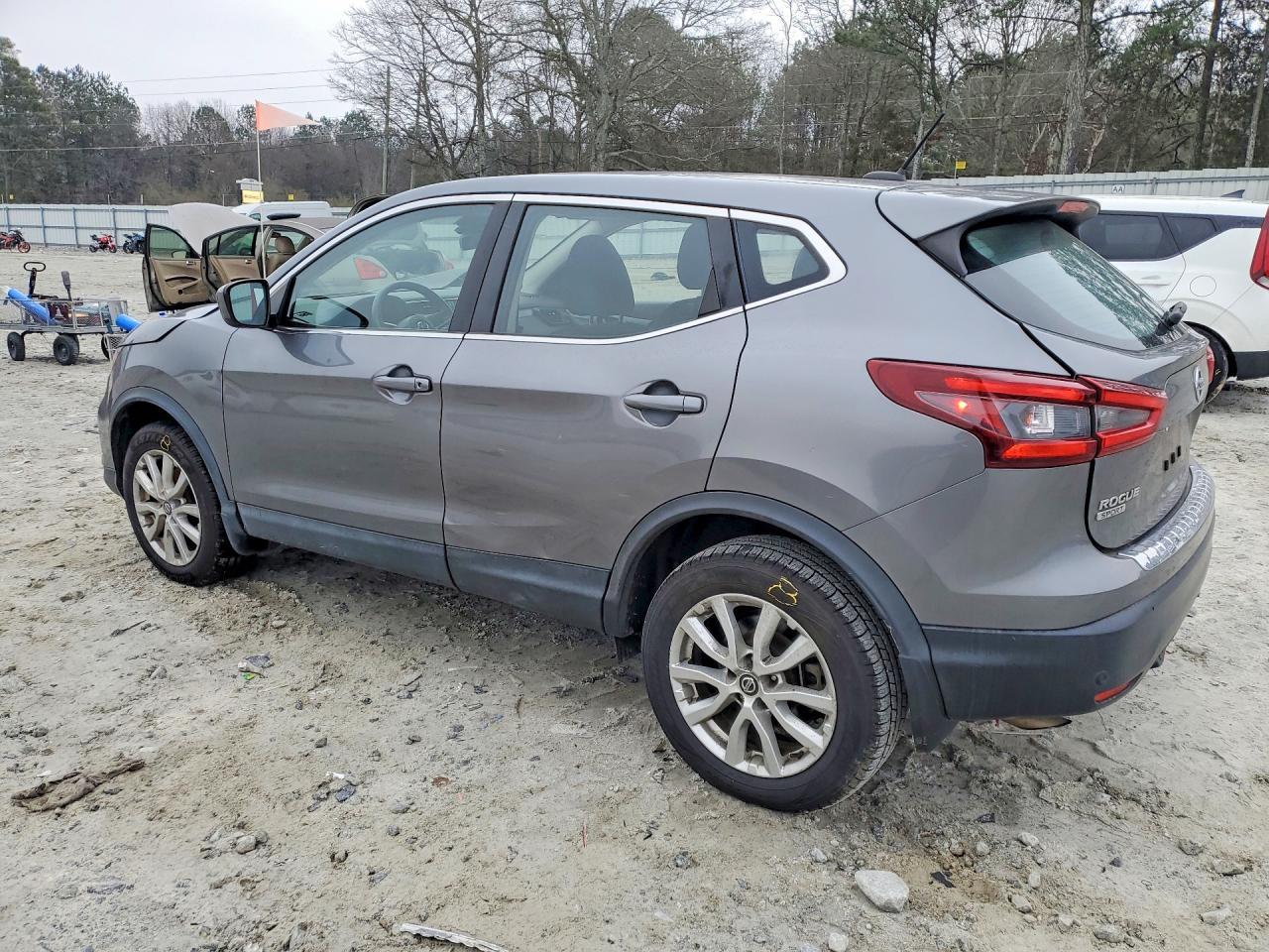 2020 Nissan Rogue Sport S - Image 2