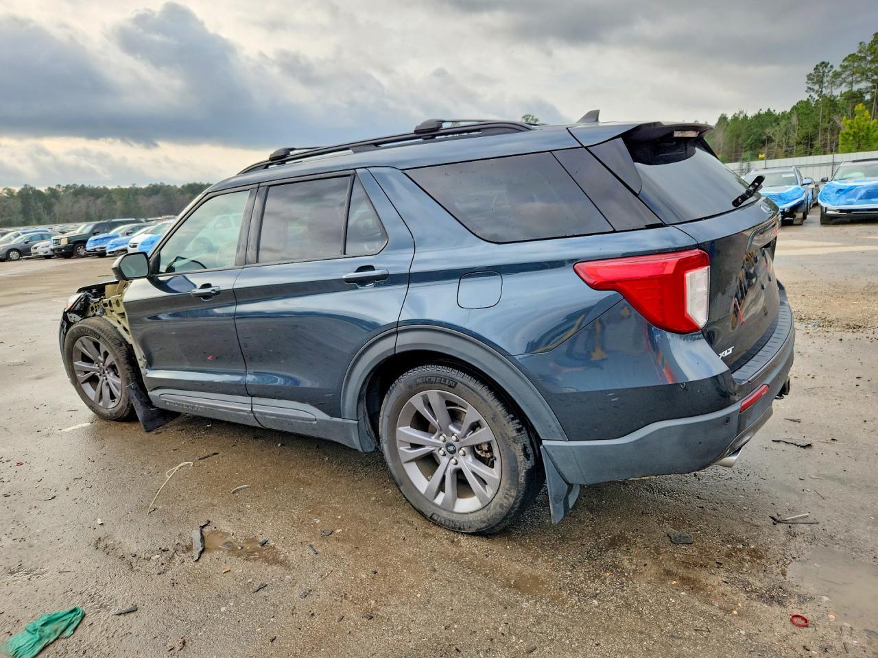 2022 Ford Explorer Xlt - Image 2