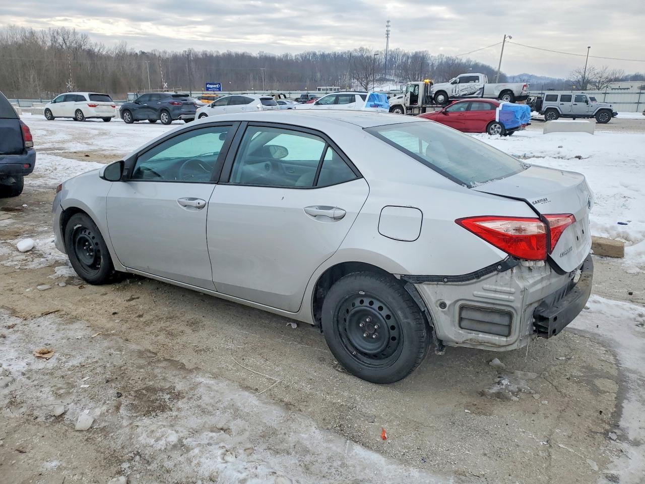 2017 Toyota Corolla L - Фото 2