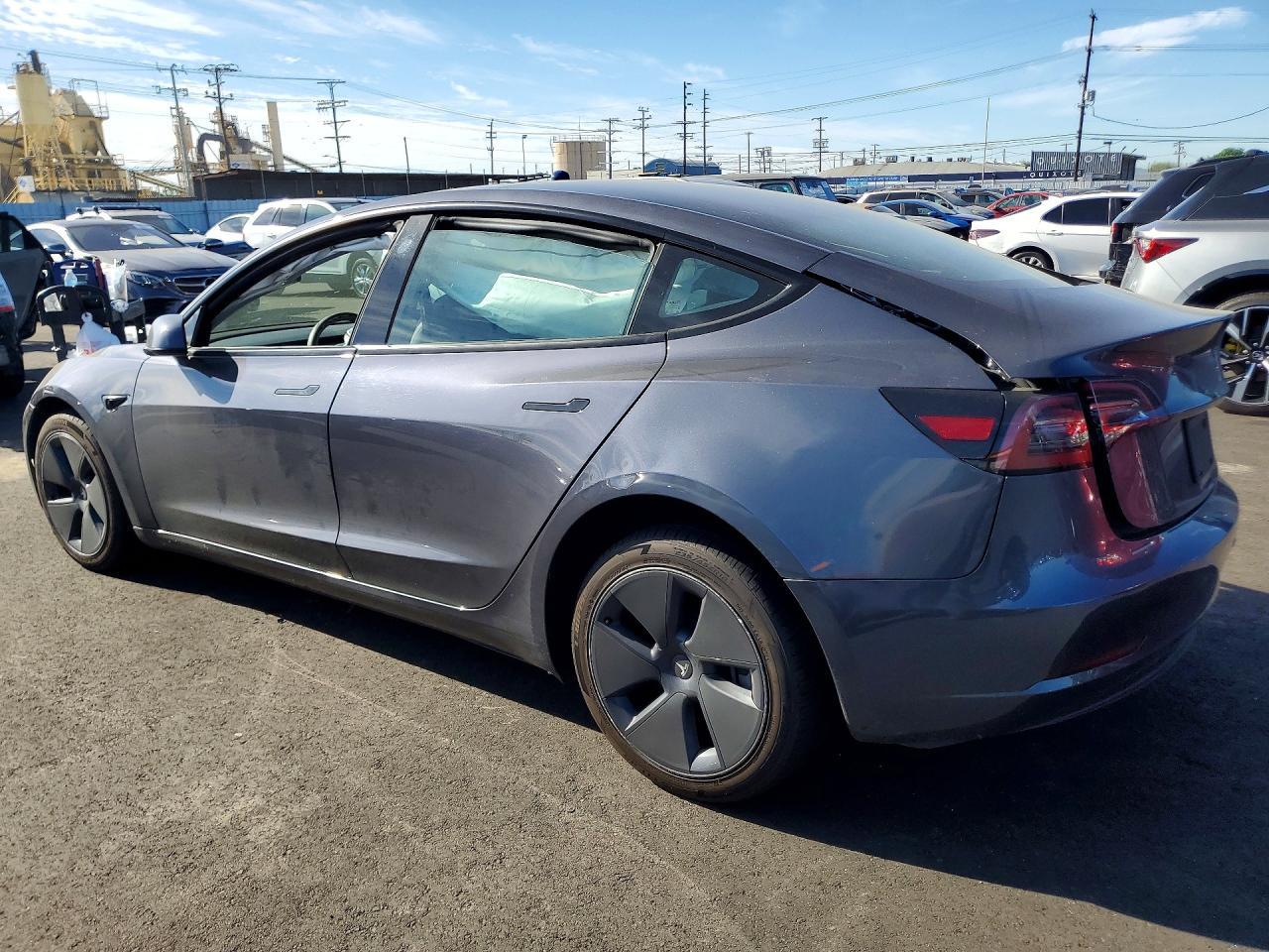 2023 Tesla Model 3 - Фото 2