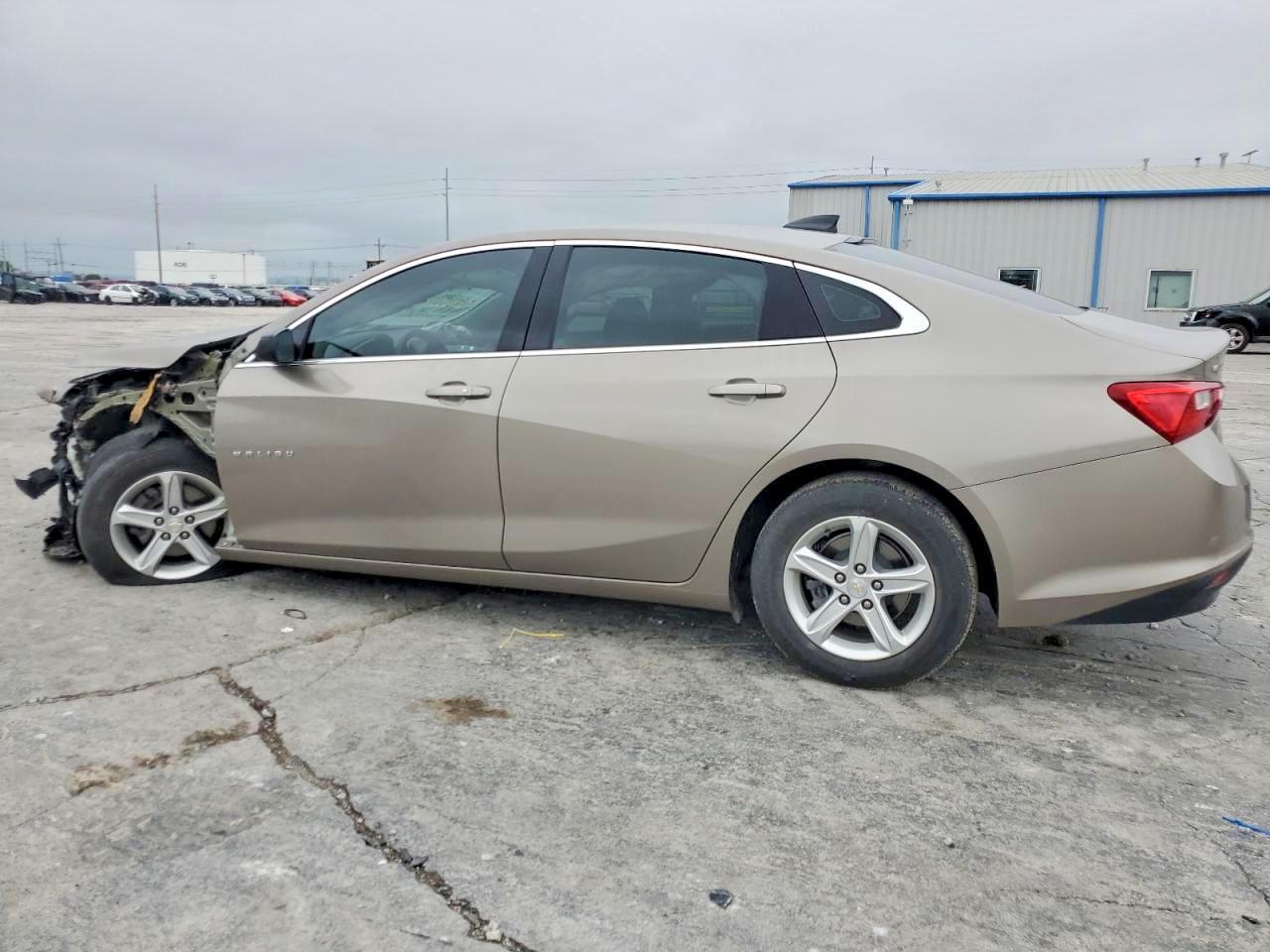 2022 Chevrolet Malibu Ls - Фото 2