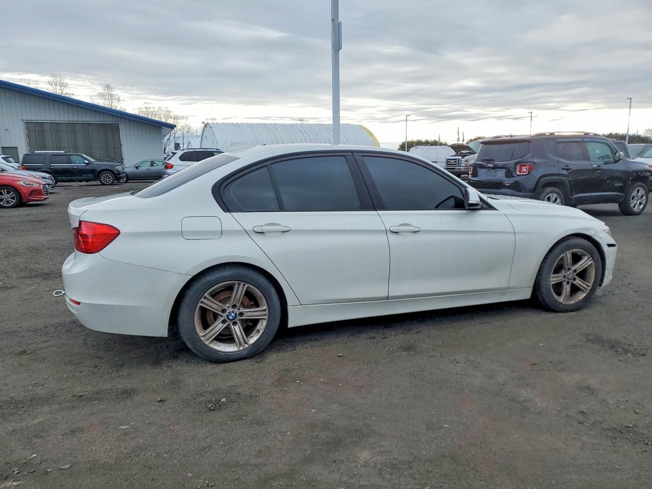 2014 BMW 320 I xDrive - Фото 3
