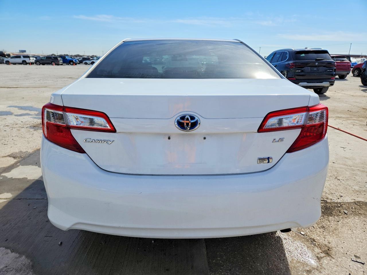 2013 Toyota Camry Hybrid Le - Image 6