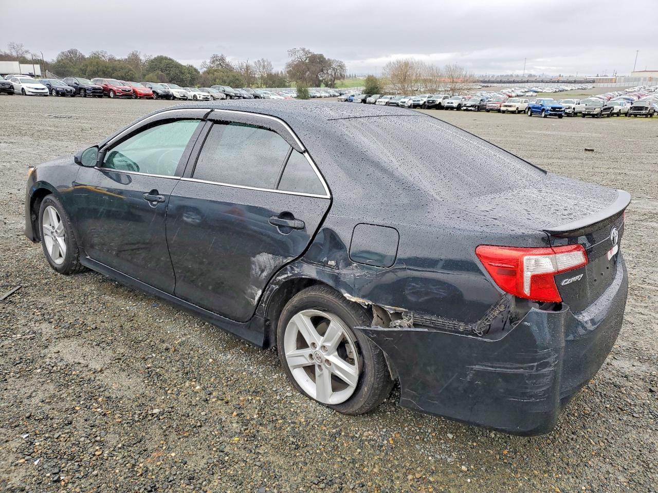 2014 Toyota Camry L - Фото 2