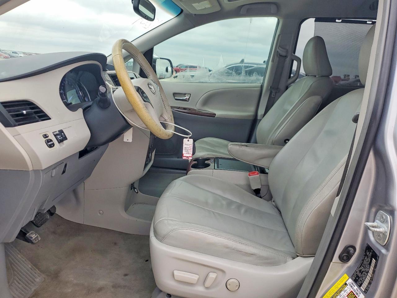 2012 Toyota Sienna Xle - Image 7
