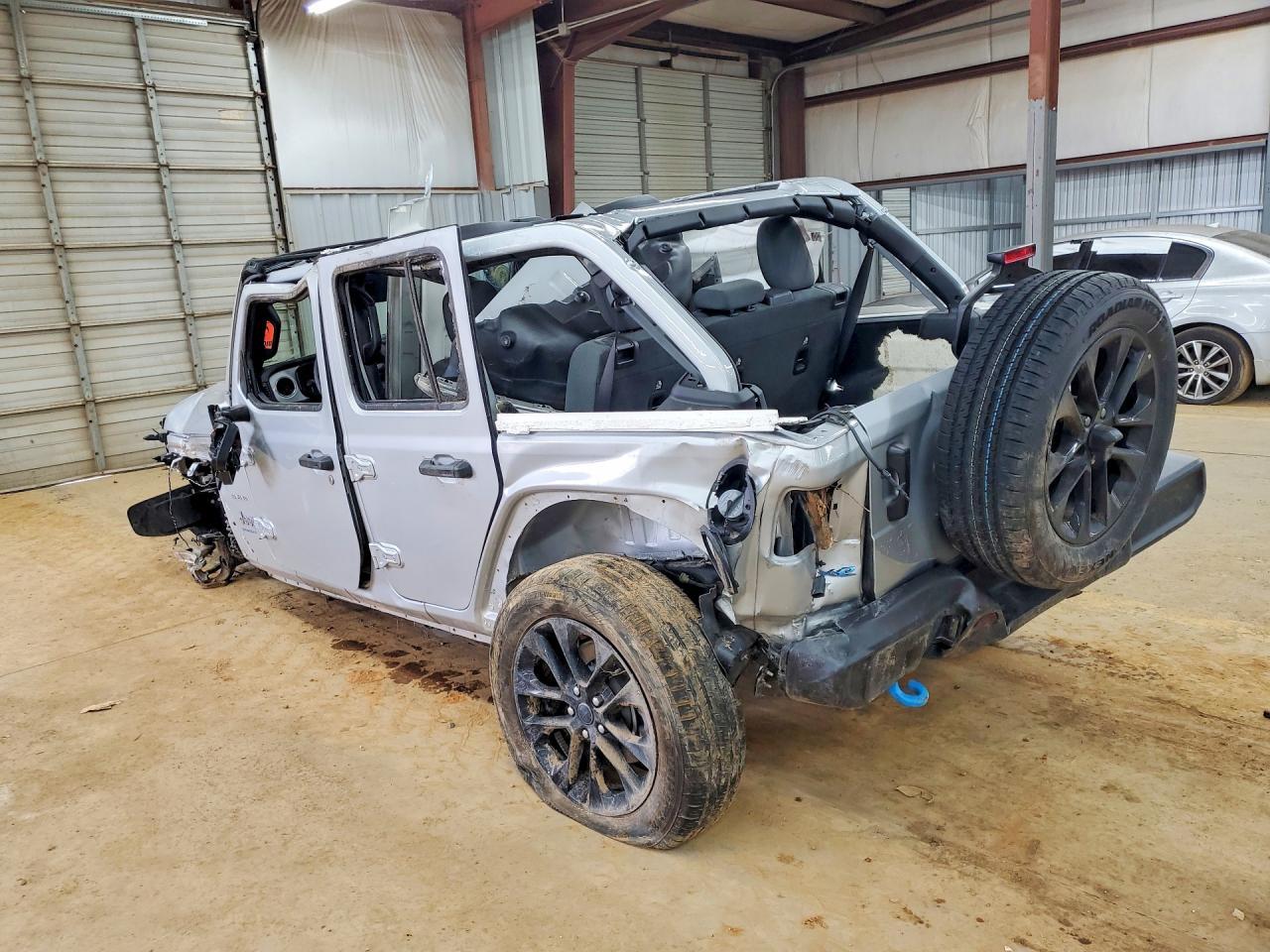 2024 Jeep Wrangler Sahara 4Xe - Фото 2