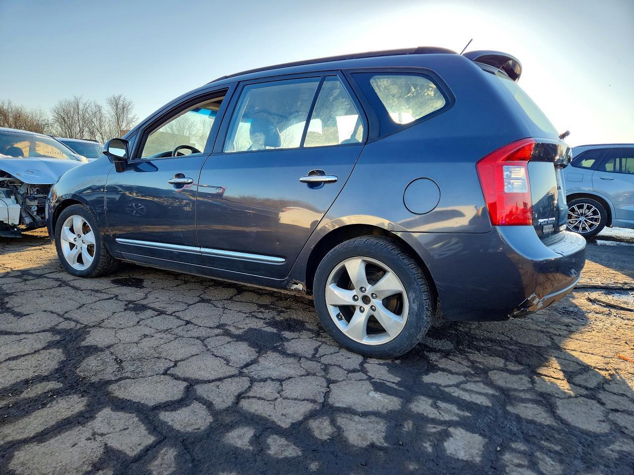 2008 Kia Rondo Lx - Фото 2