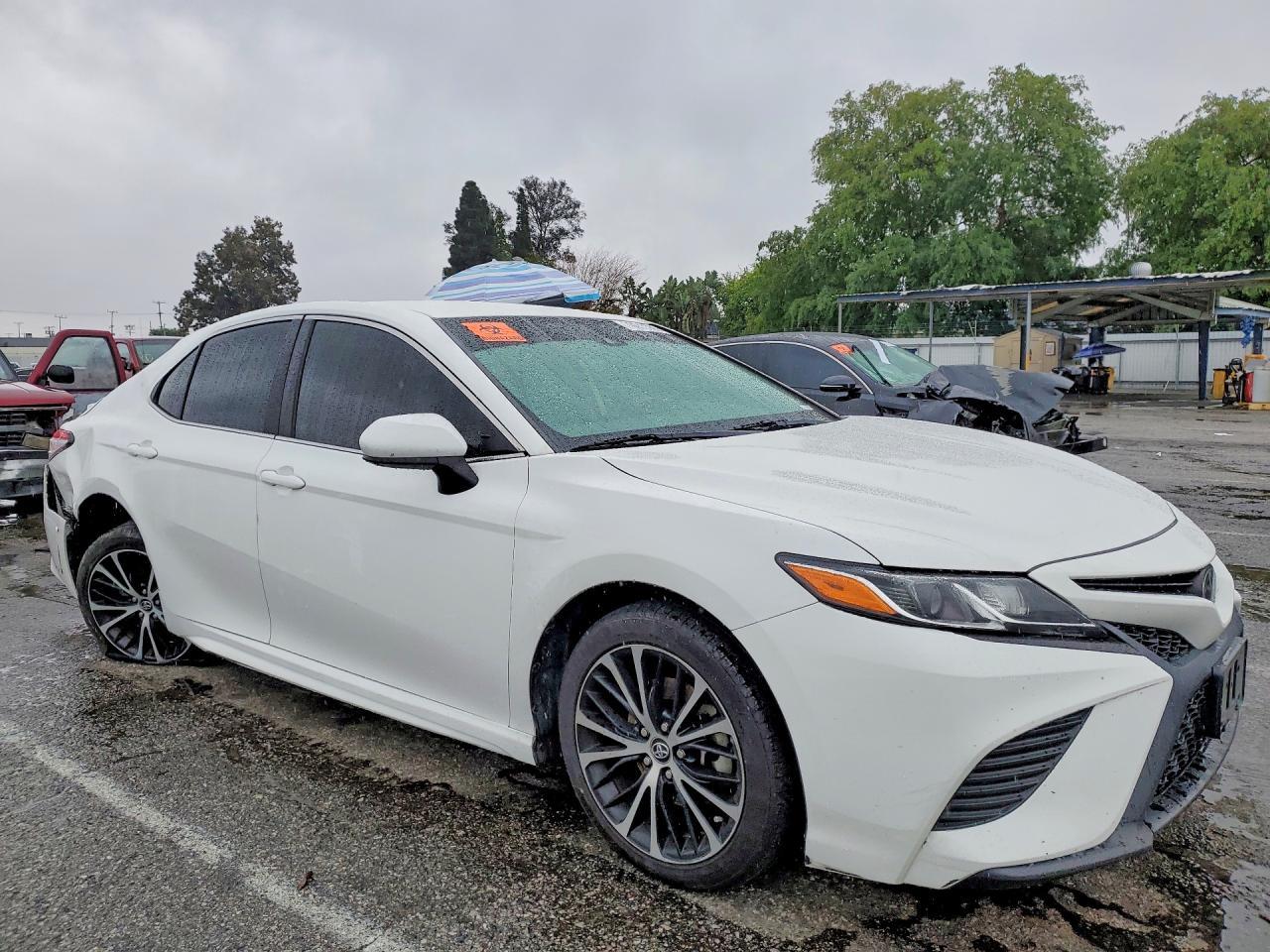 2020 Toyota Camry Se - Фото 4