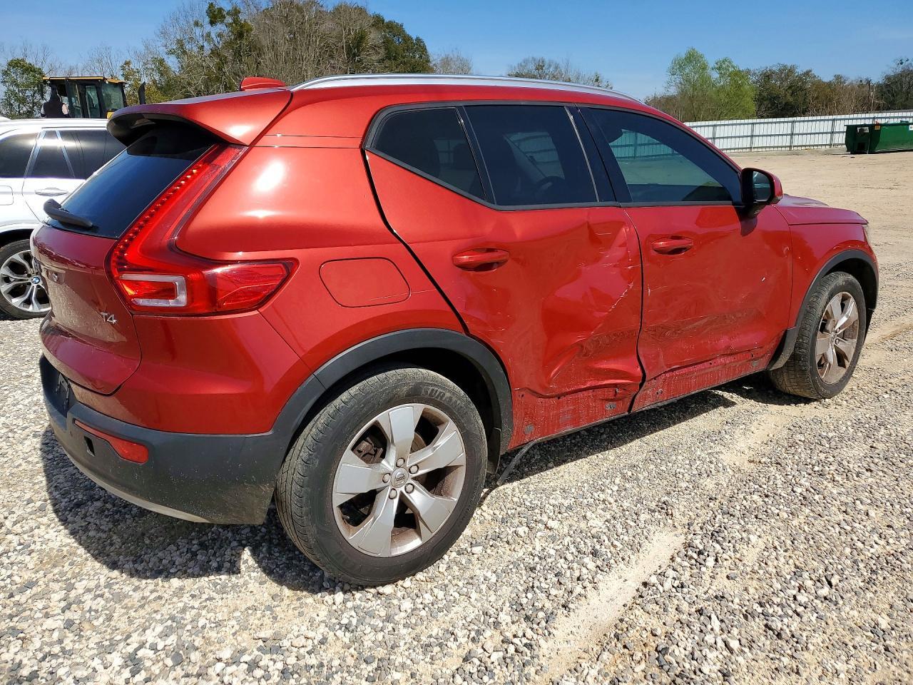 2020 Volvo Xc40 T4 Momentum - Фото 3
