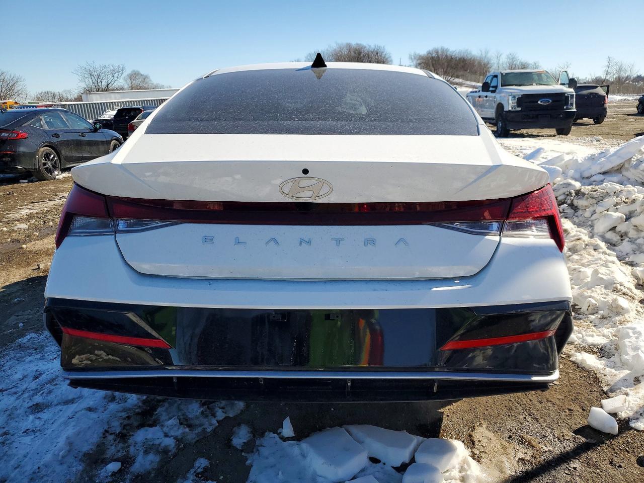 2025 Hyundai Elantra Sel - Image 6