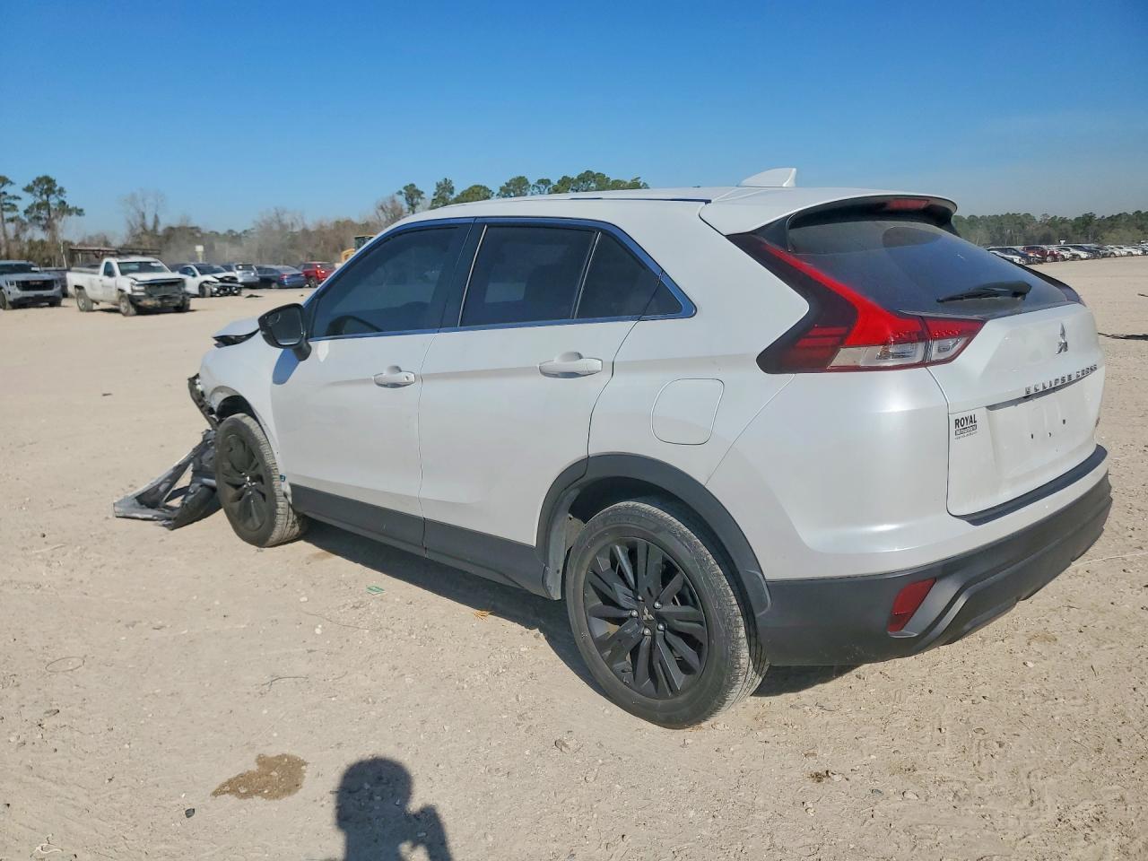 2023 Mitsubishi Eclipse Cross Le - Image 2