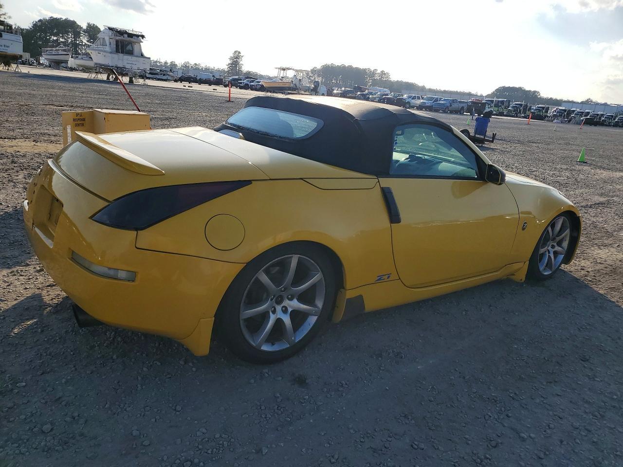 2005 Nissan 350Z Enthusiast - Image 3
