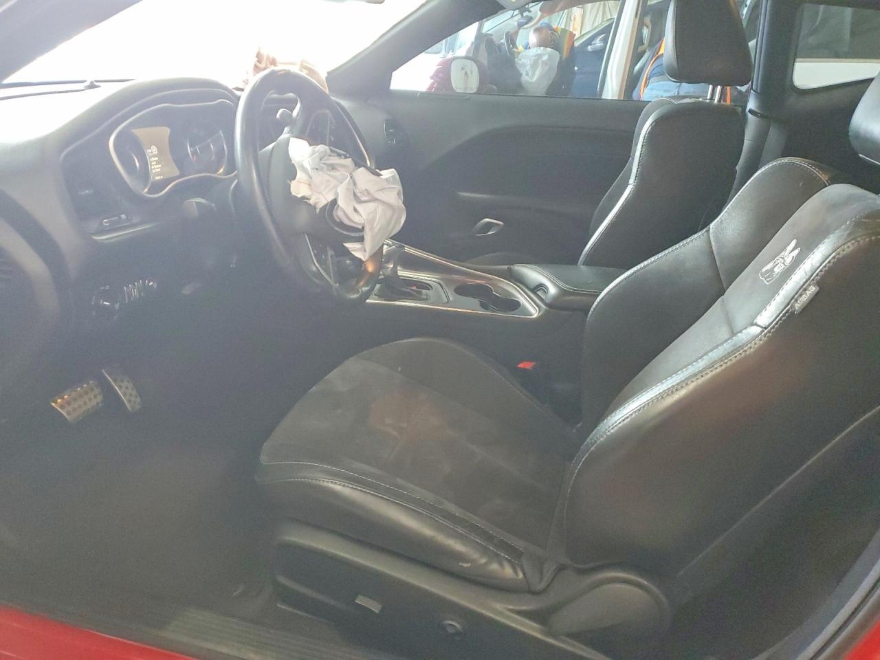 2016 Dodge Challenger R - Image 7