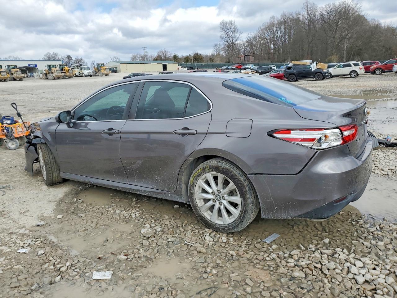2018 Toyota Camry L - Фото 2