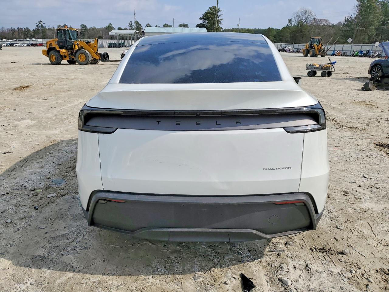 2026 Tesla Model Y - Фото 6