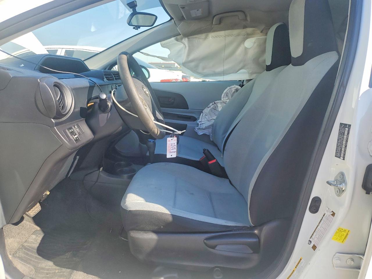 2013 Toyota Prius C - Фото 7