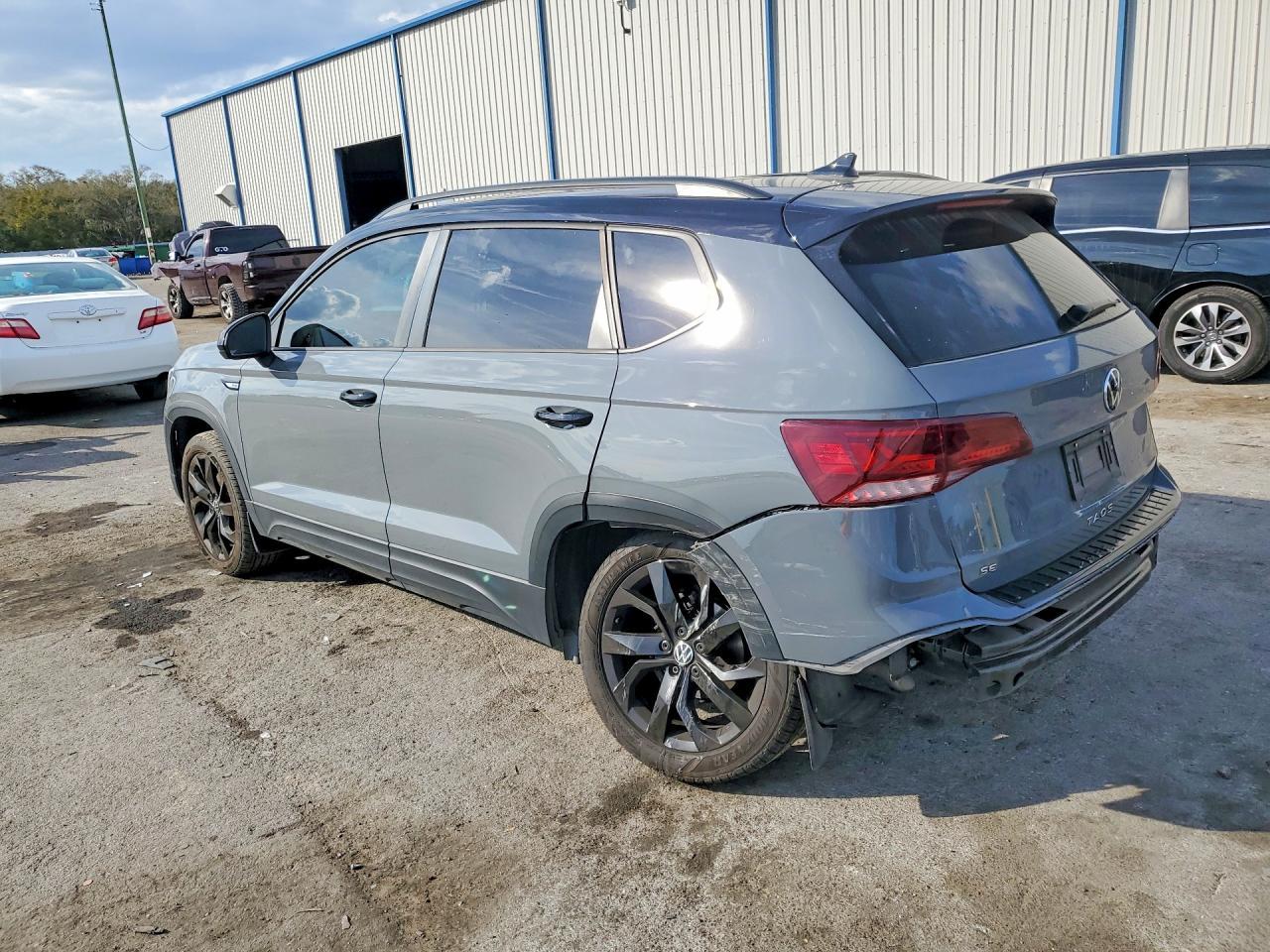 2024 Volkswagen Taos Se - Фото 2