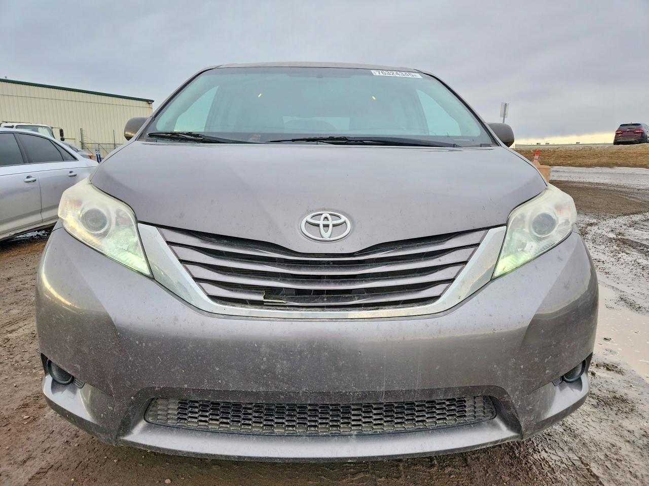 2016 Toyota Sienna Le - Image 5