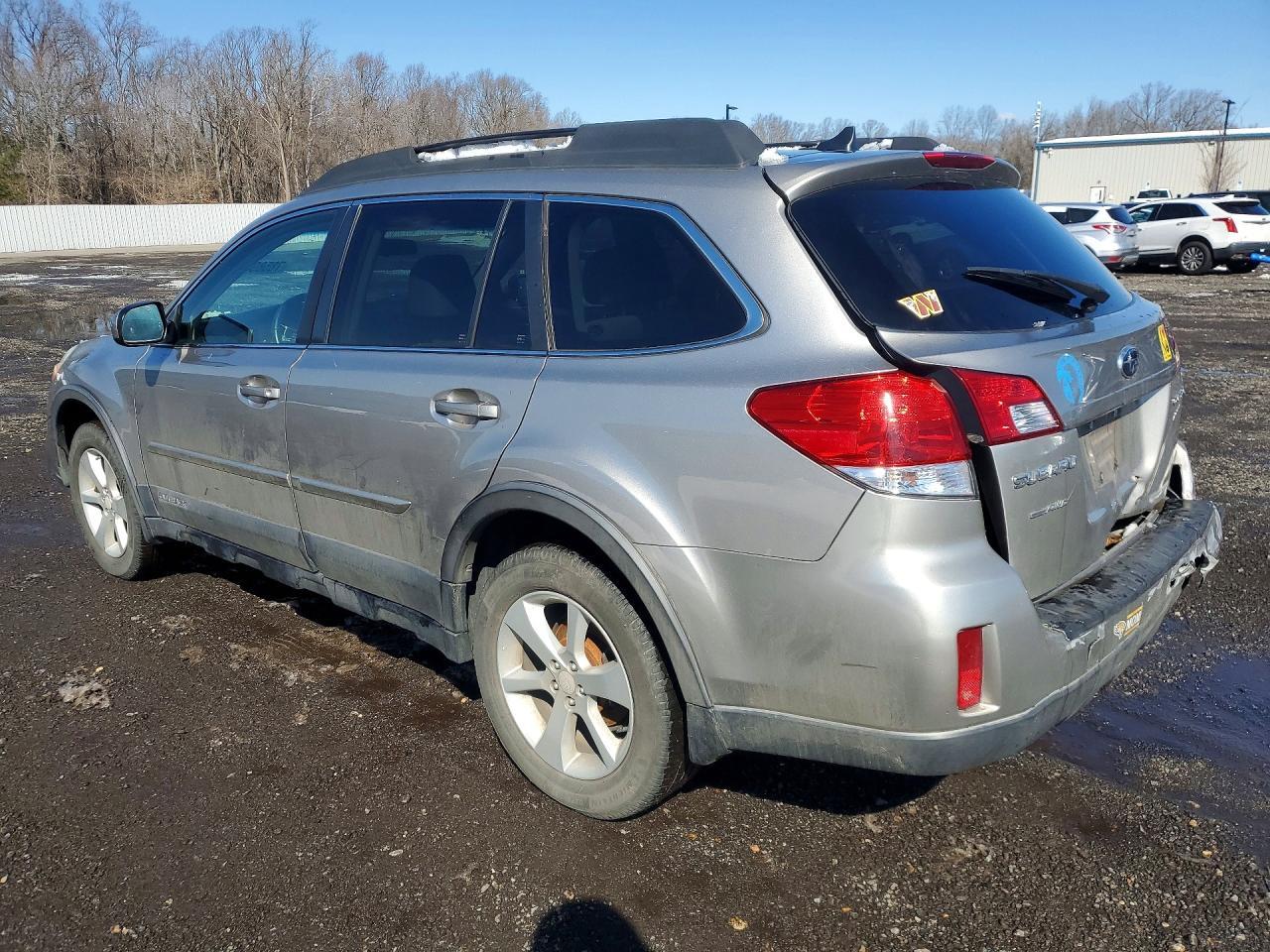 2014 Subaru Outback 2.5I Premium - Image 2