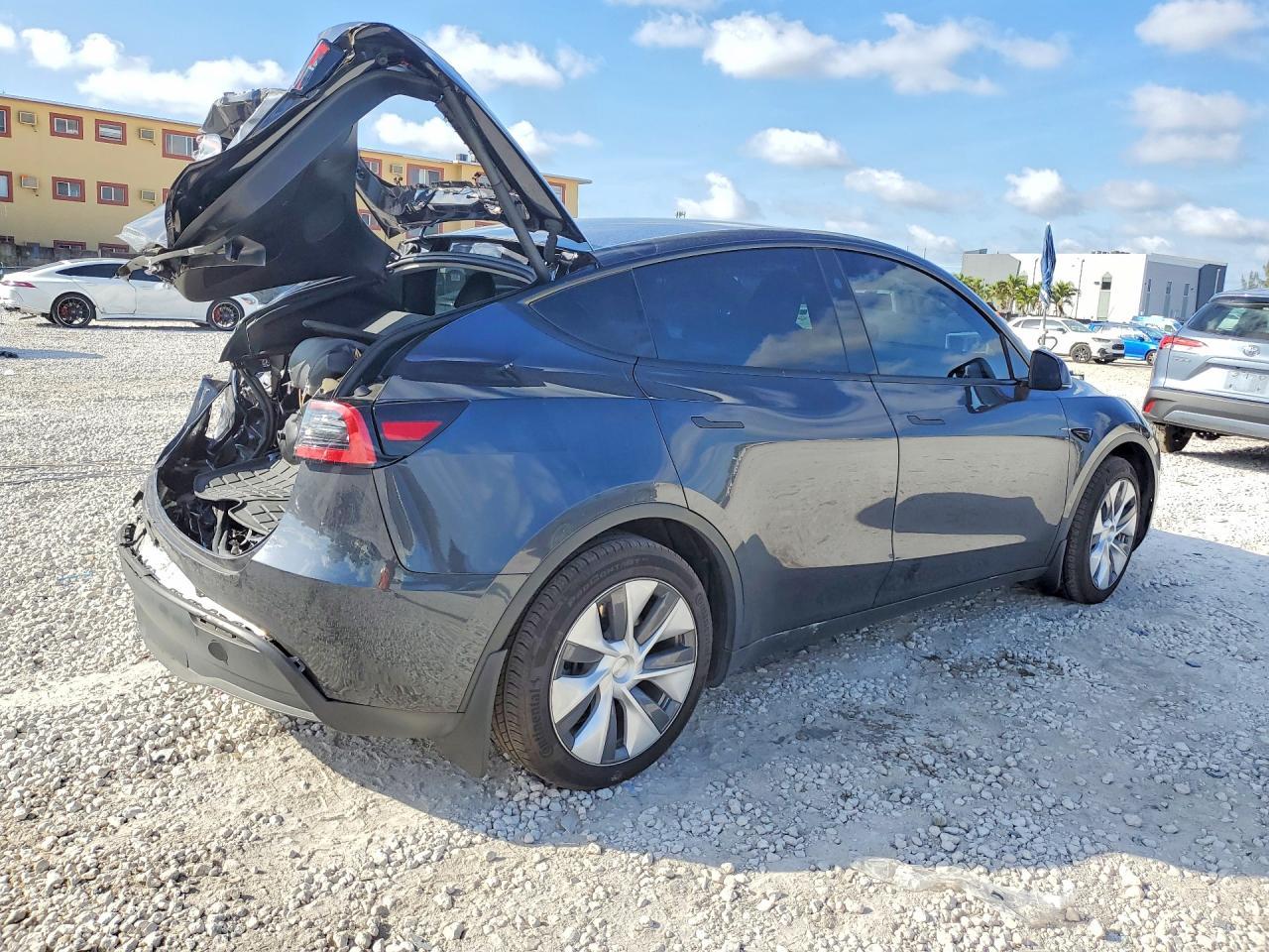 2024 Tesla Model Y - Image 3