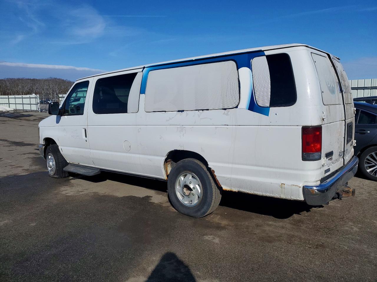 2014 Ford Econoline E350 Super Duty Wagon - Фото 2