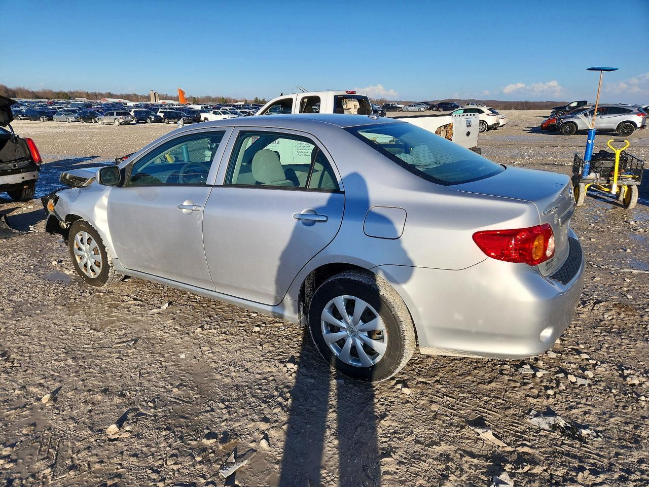 2010 Toyota Corolla Base - Фото 2