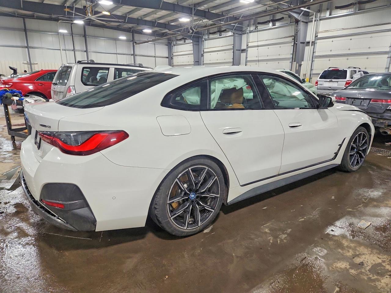 2024 BMW I4 xDrive 40 - Фото 3