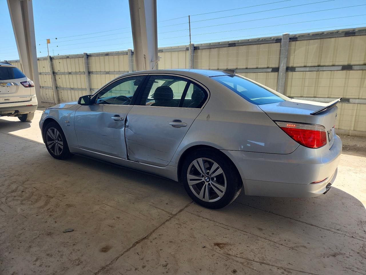 2010 BMW 528 Xi - Фото 2