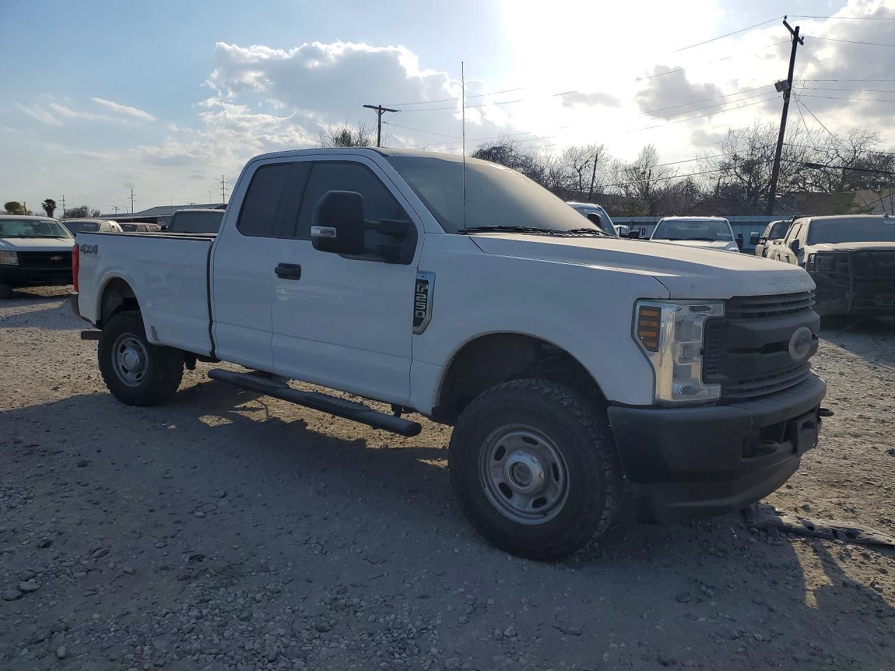2019 Ford F250 Super Duty - Фото 4