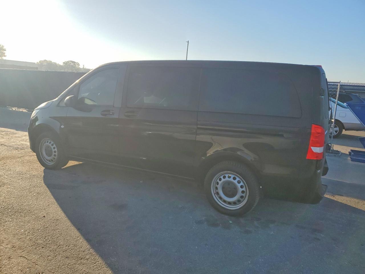 2018 Mercedes-Benz Metris - Фото 2
