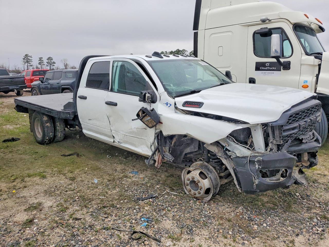 2024 Ram 3500 Flatbed Truck - Фото 4
