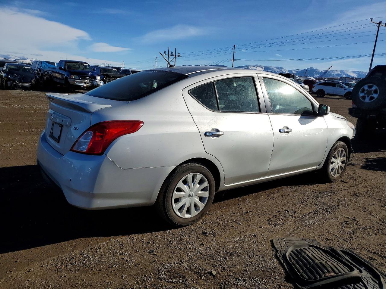 2019 Nissan Versa S - Image 3
