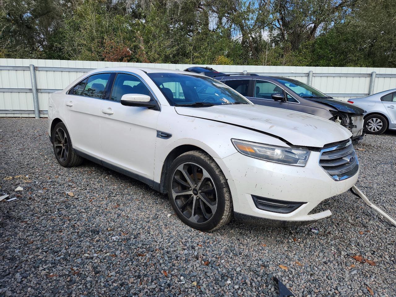 2015 Ford Taurus Sel - Фото 4