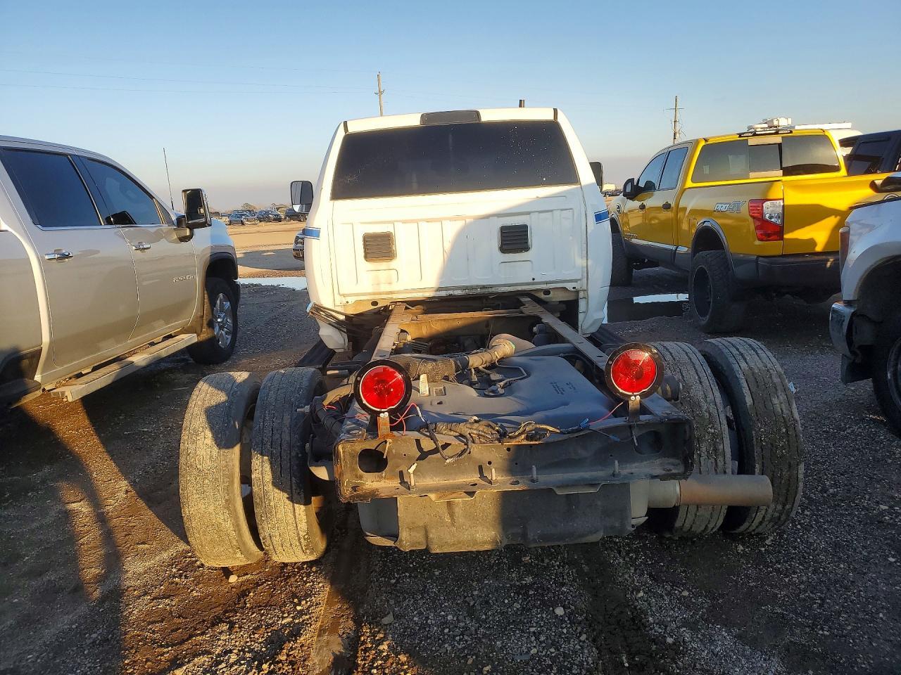 2015 Ram 4500 Truck Cab And Chassis - Image 6