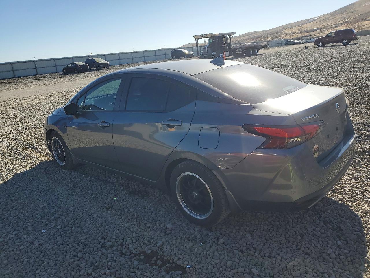 2020 Nissan Versa Sv - Фото 2