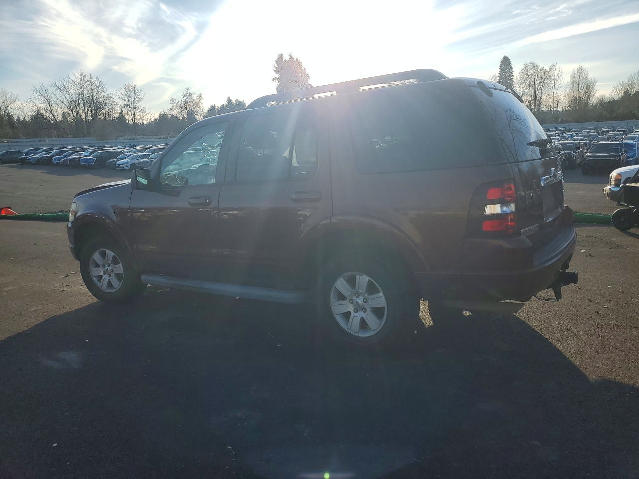 2010 Ford Explorer Xlt - Фото 2