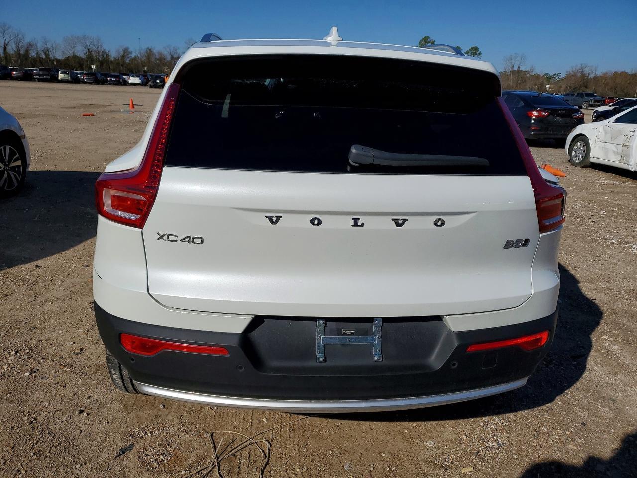 2025 Volvo Xc40 Core - Фото 6