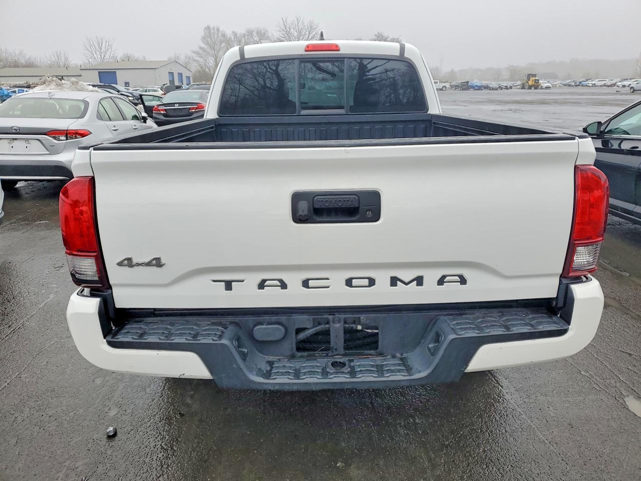 2018 Toyota Tacoma - Фото 6