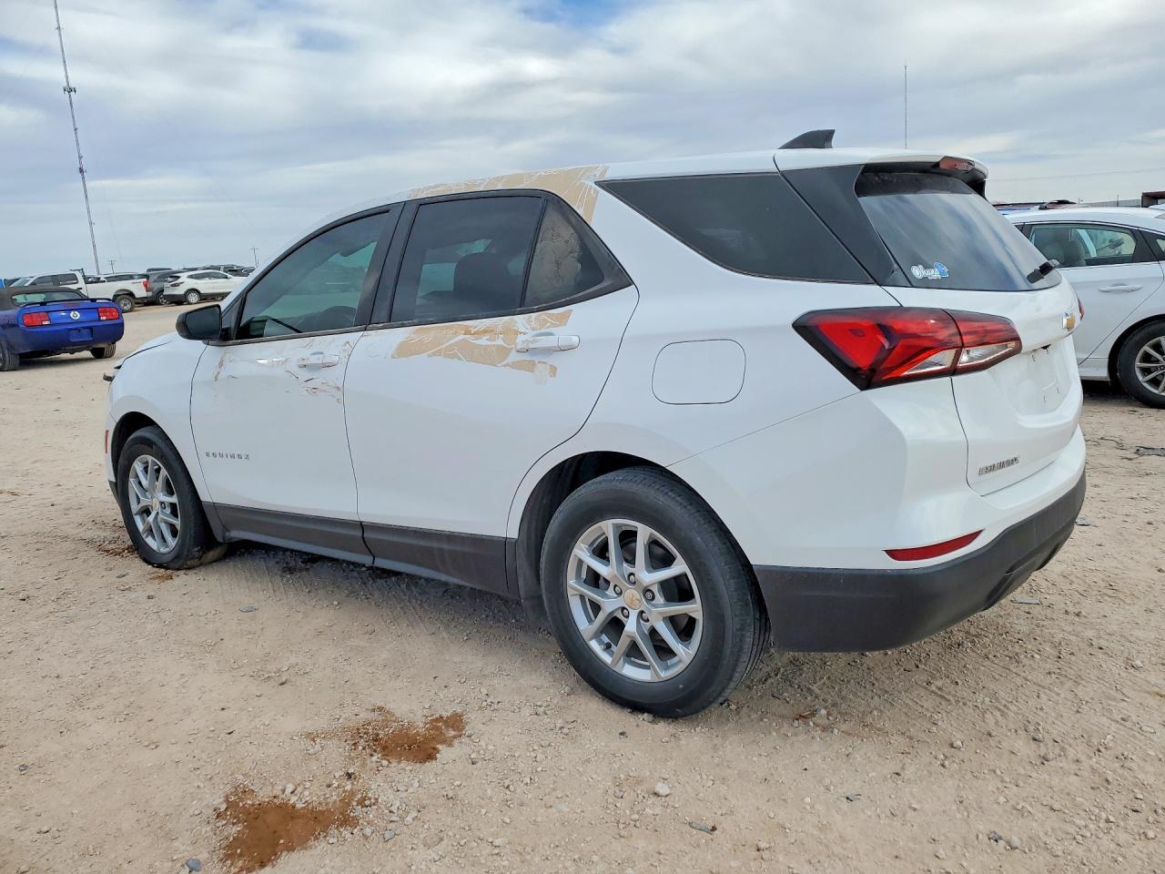 2024 Chevrolet Equinox Ls - Image 2