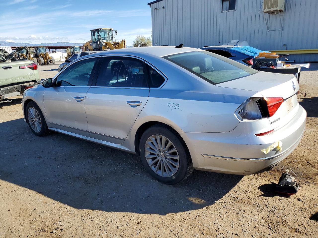 2016 Volkswagen Passat Se - Фото 2
