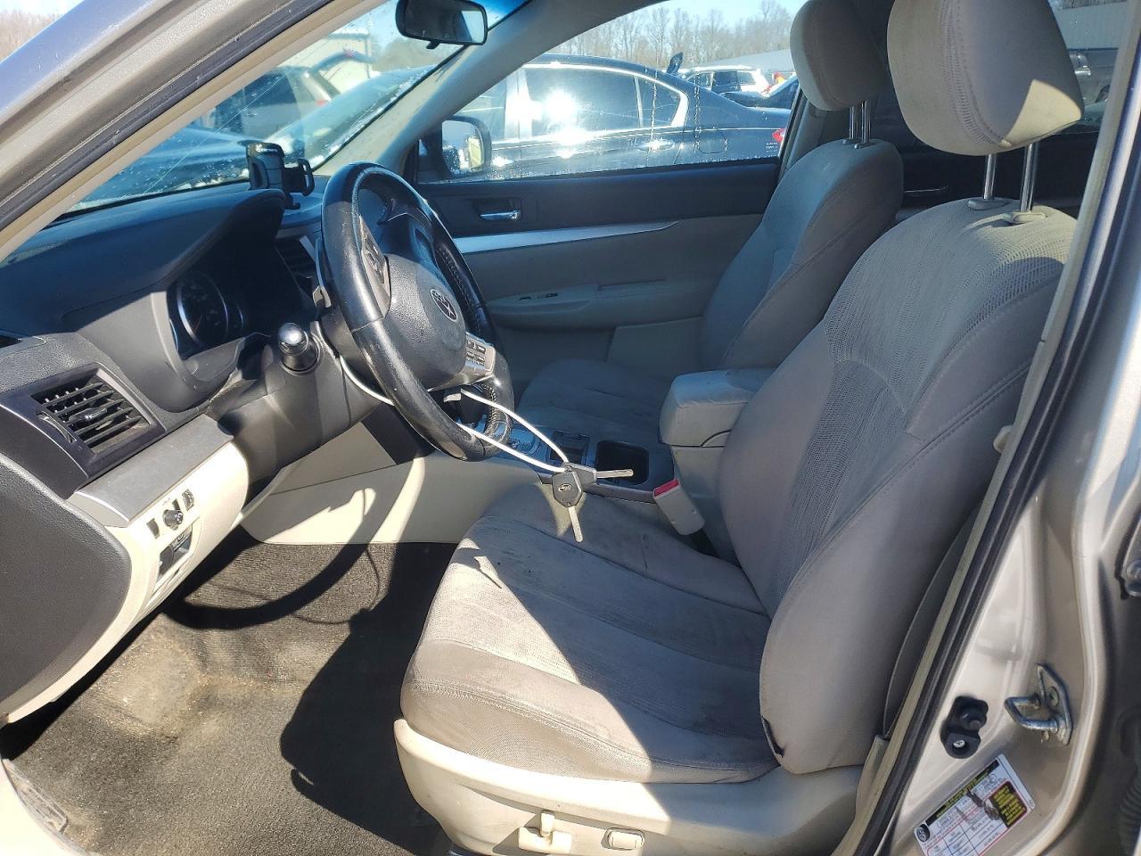 2014 Subaru Outback 2.5I Premium - Image 7