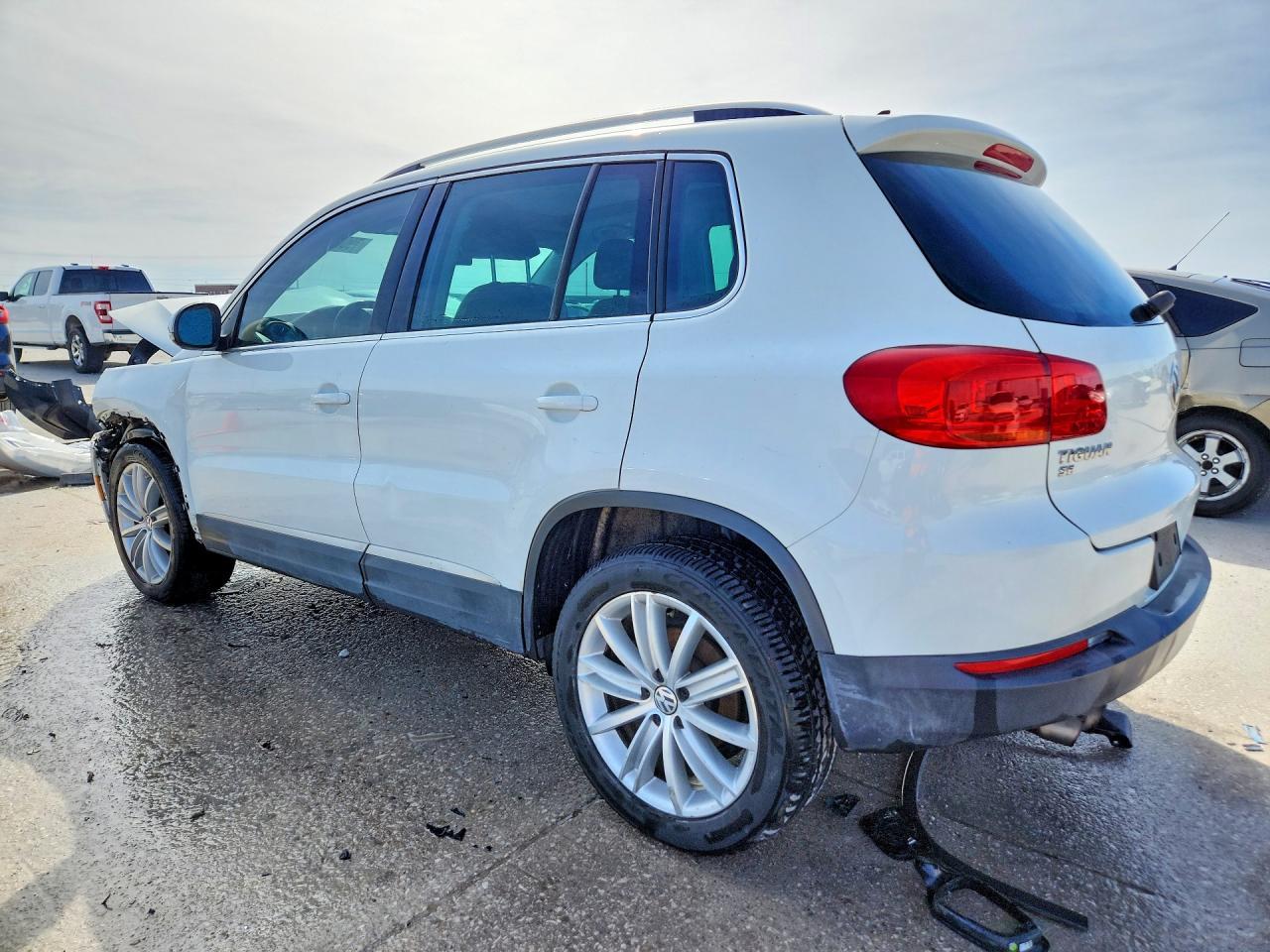 2016 Volkswagen Tiguan S - Фото 2