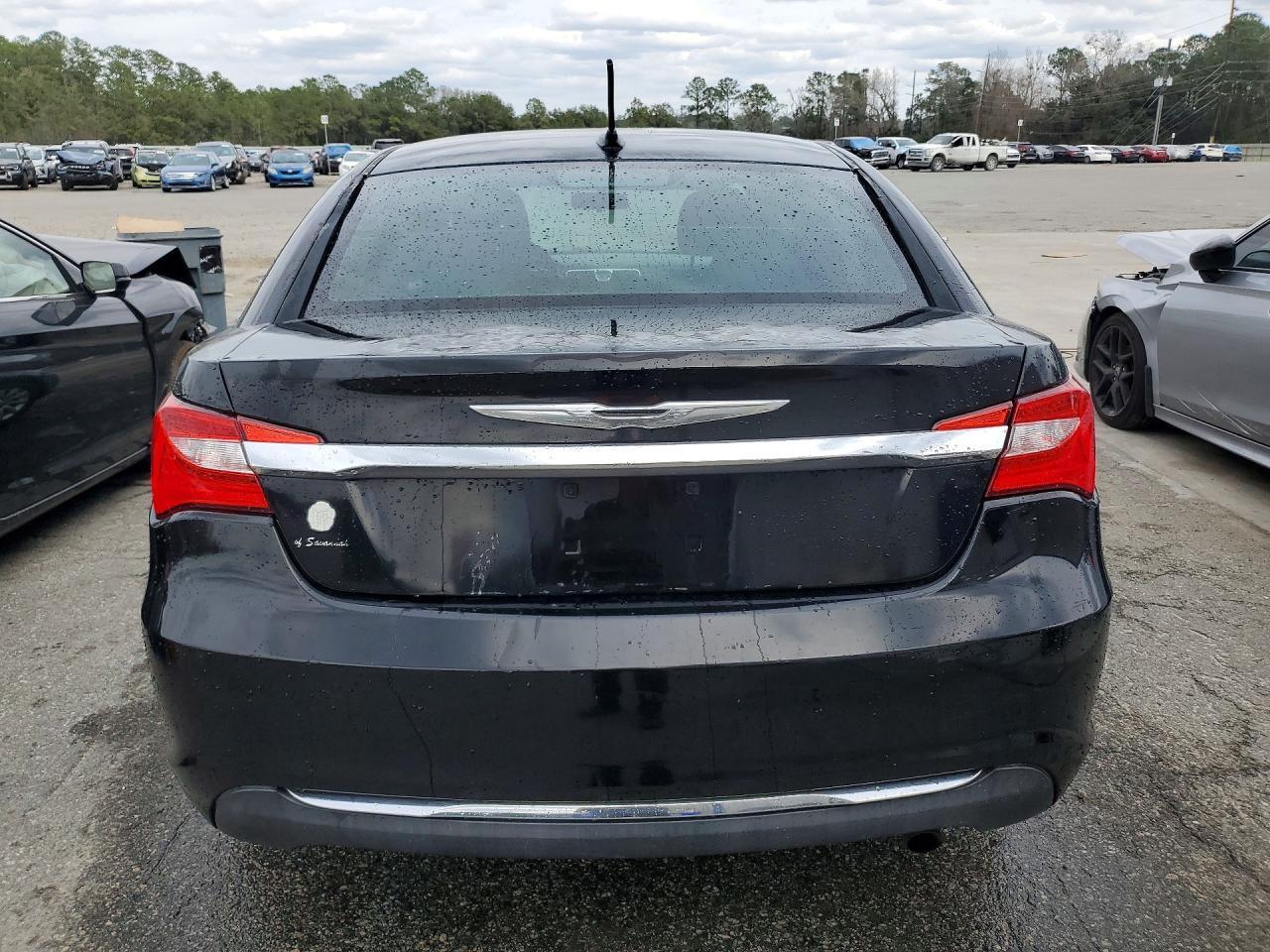2013 Chrysler 200 Touring - Image 6