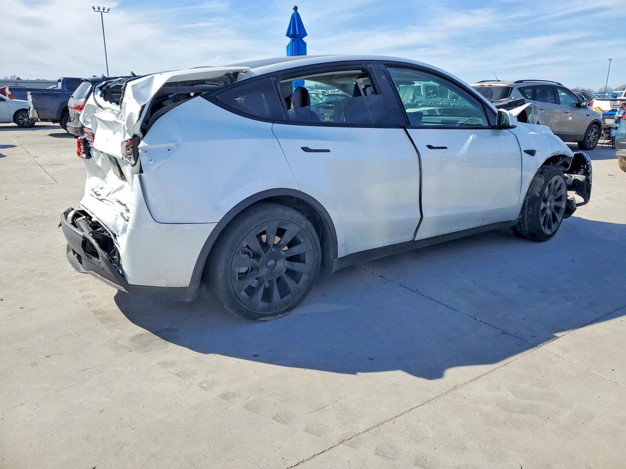 2023 Tesla Model Y - Фото 3