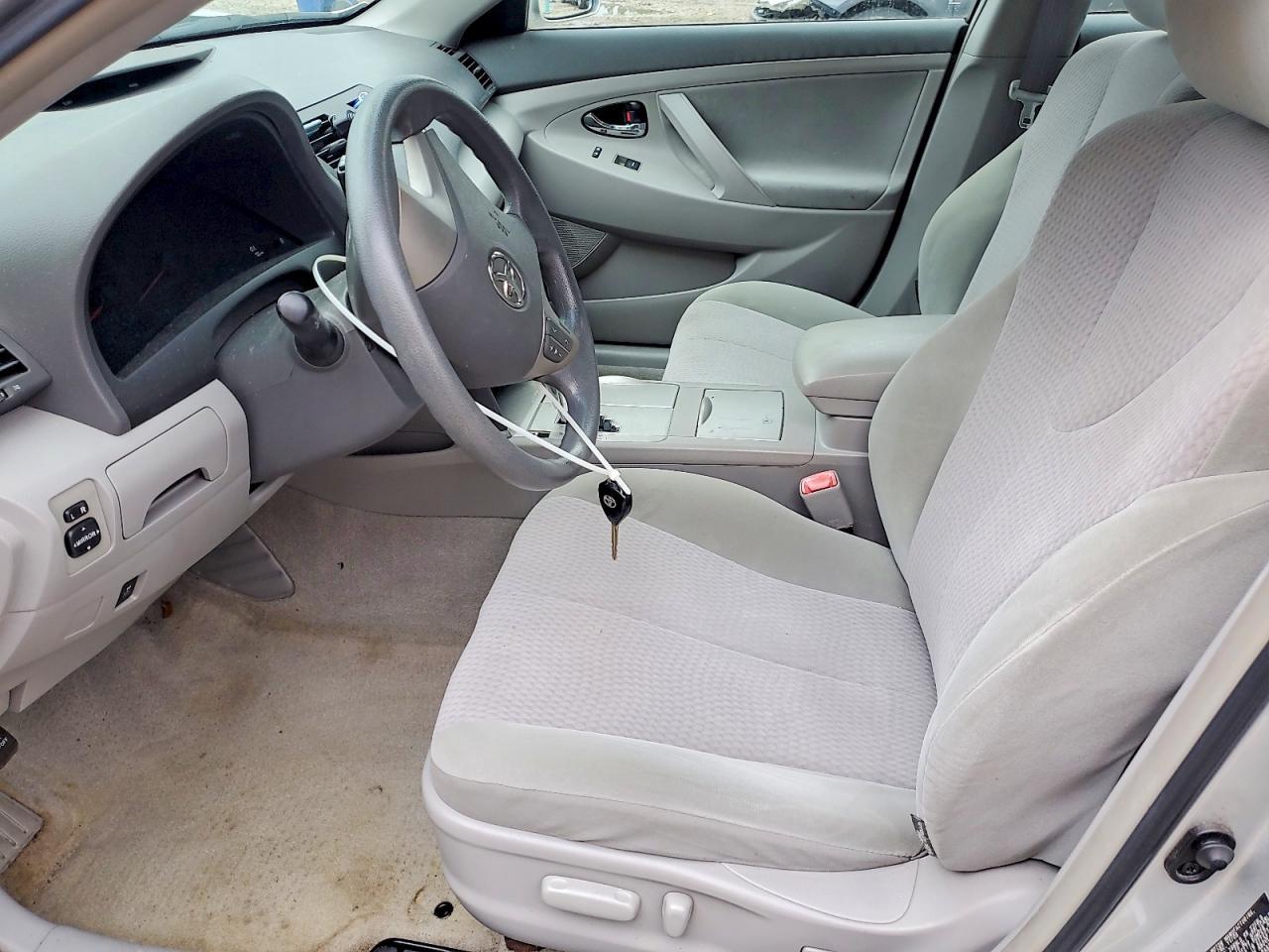 2010 Toyota Camry Le - Image 7